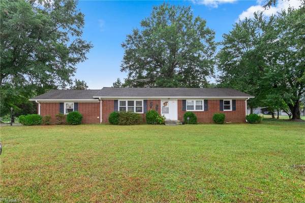 506 Archergate RD, Browns Summit, NC 27214