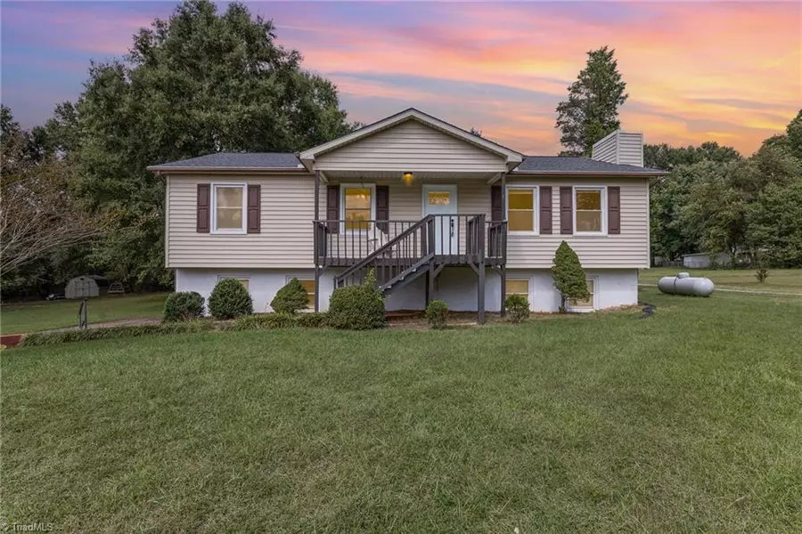 2705 Bethel CT, Winston-salem, NC 27127