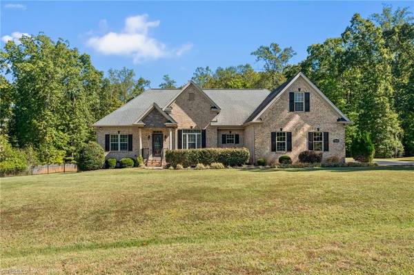 7525 Aspen Grove DR, Belews Creek, NC 27009