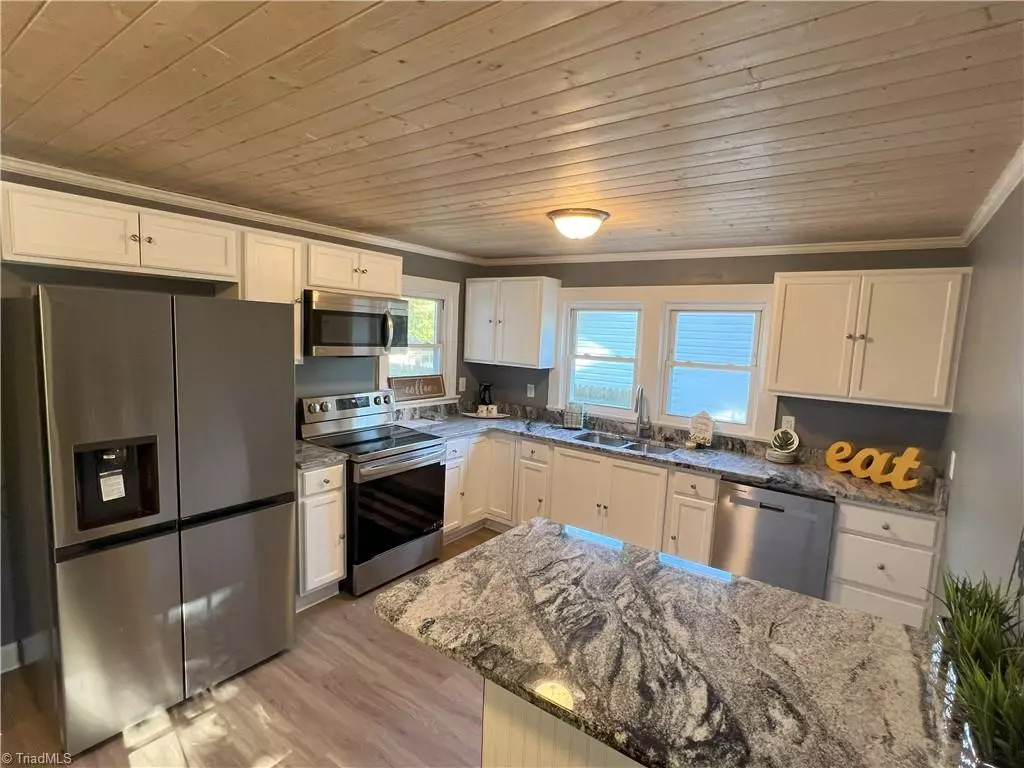 Elkin, NC 28621,226 Harris AVE