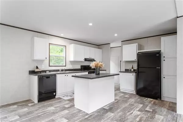 Elkin, NC 28621,288 Edwards Lynwood DR