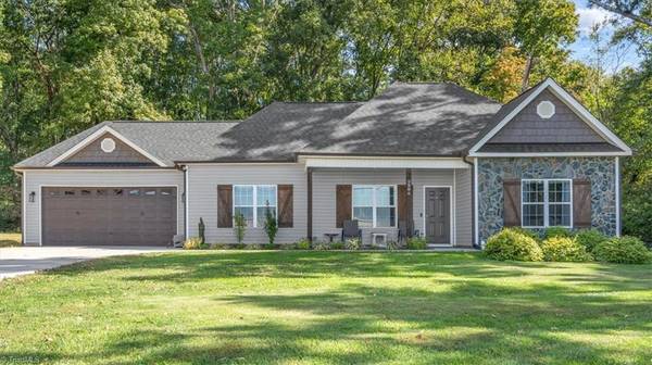 5986 Summit AVE, Browns Summit, NC 27214