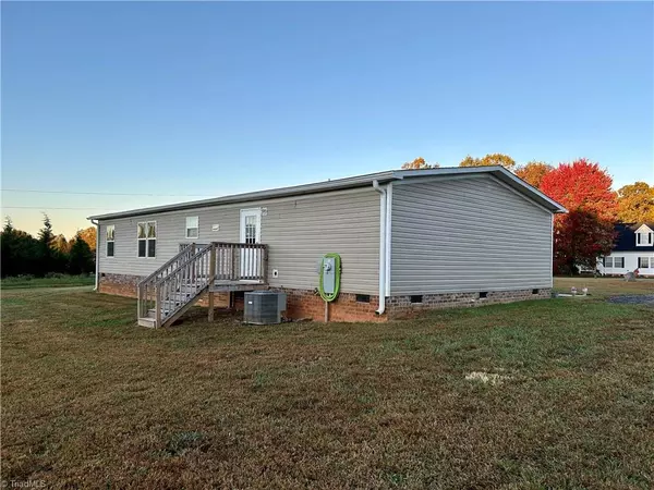 Elkin, NC 28621,319 Melton RD