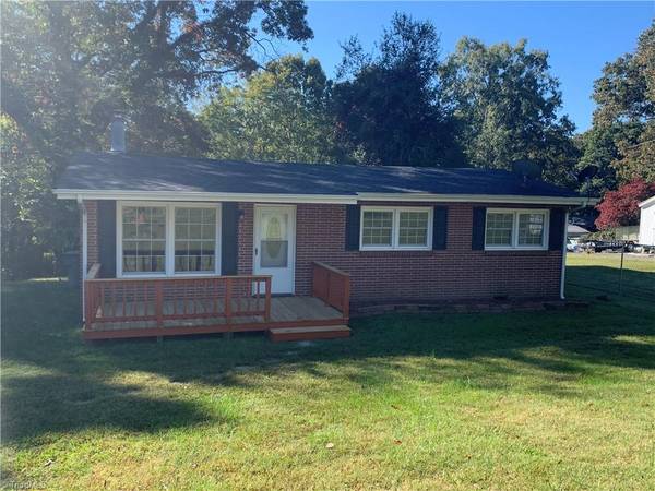 1230 Robin RD, Eden, NC 27288