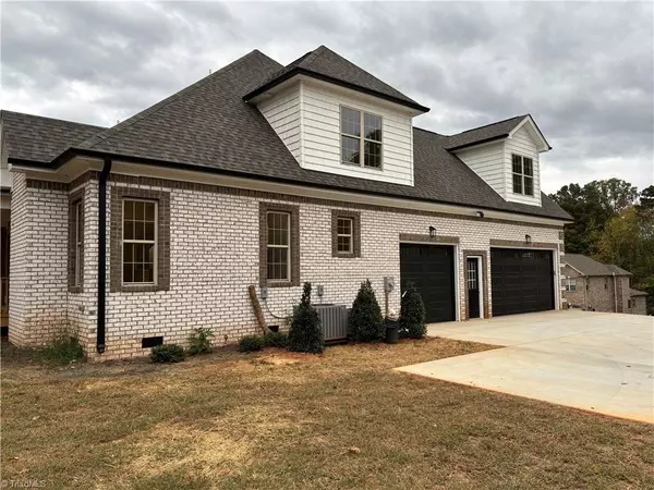 Winston-salem, NC 27106,5483 Meadowlark CT