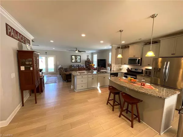 King, NC 27021,184 Ascender DR