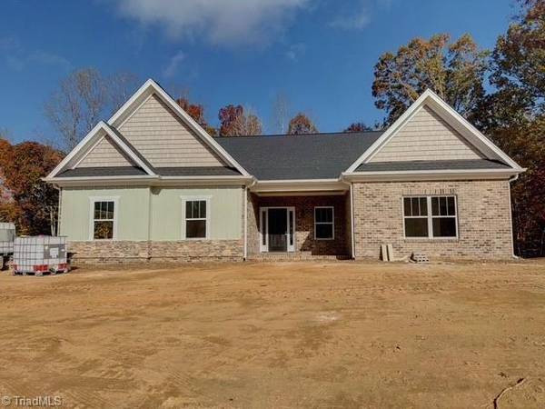 1070 Nauvoo Ridge DR, Tobaccoville, NC 27050