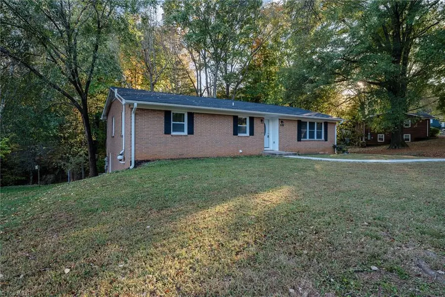 2860 Lansdowne DR, Winston-salem, NC 27103