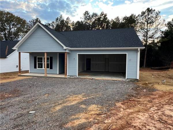 614 Carolina AVE, Yadkinville, NC 27055