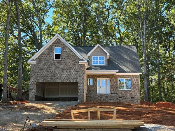 1000 Kelwyn LN, Lewisville, NC 27023