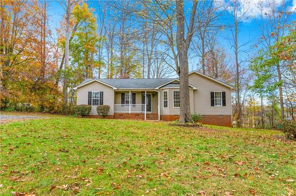 3525 Lamp Light DR, Randleman, NC 27317