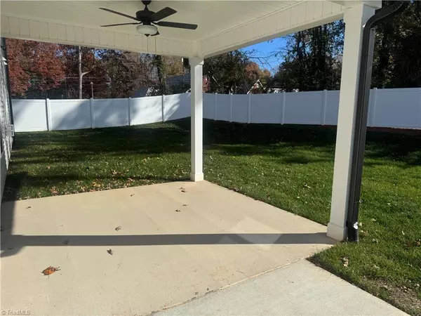 Winston-salem, NC 27106,3051 Loch DR