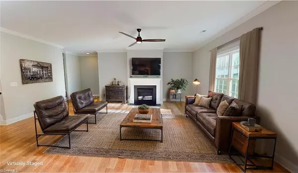 Winston-salem, NC 27106,3043 Loch DR