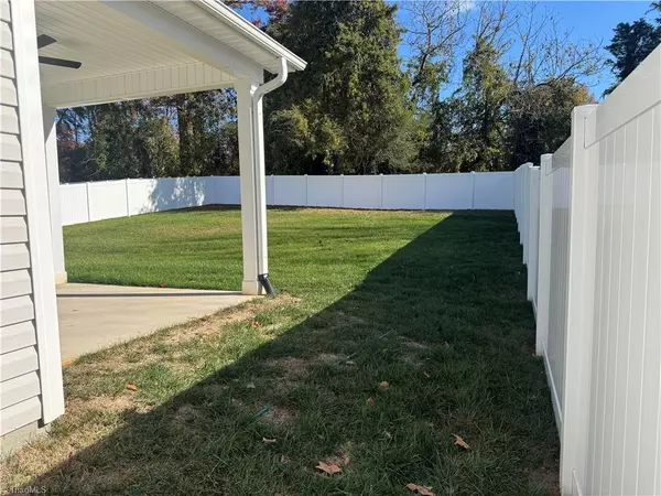 Winston-salem, NC 27106,3043 Loch DR