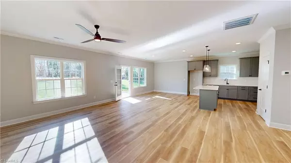 Winston-salem, NC 27106,3043 Loch DR
