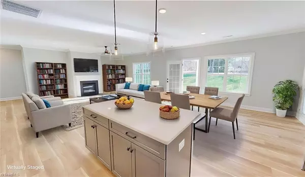 Winston-salem, NC 27106,3043 Loch DR