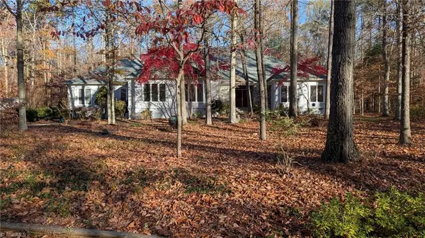 2400 Hunters Crossing TRL, Summerfield, NC 27358