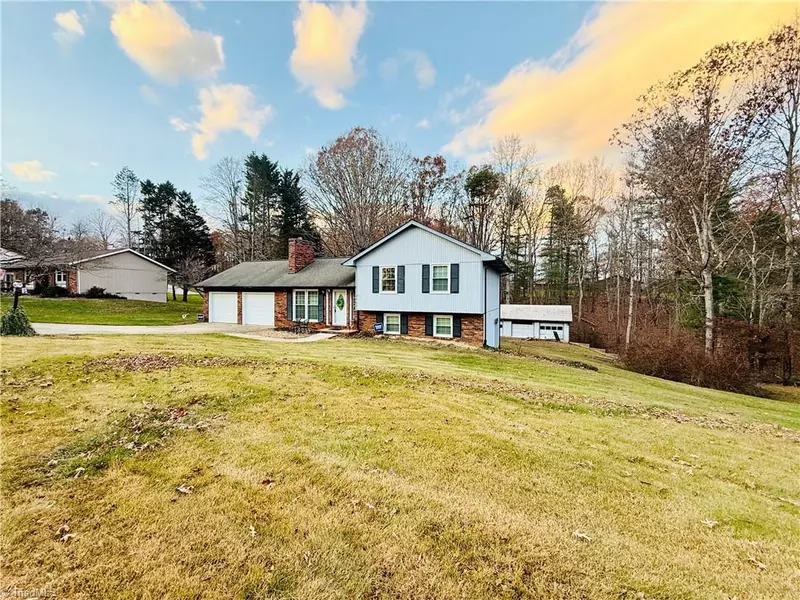 147 Cricket Ivy LN, North Wilkesboro, NC 28659