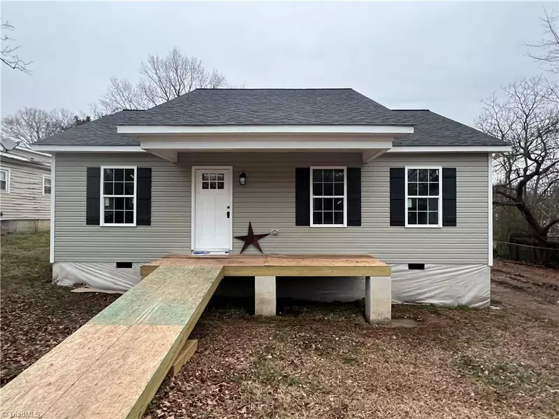 209 S 4th AVE, Mayodan, NC 27027