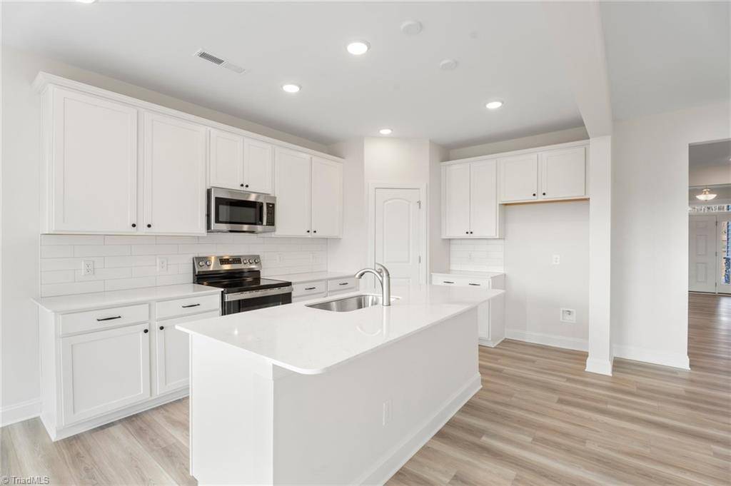 626 Ellabell DR, Winston-salem, NC 27127