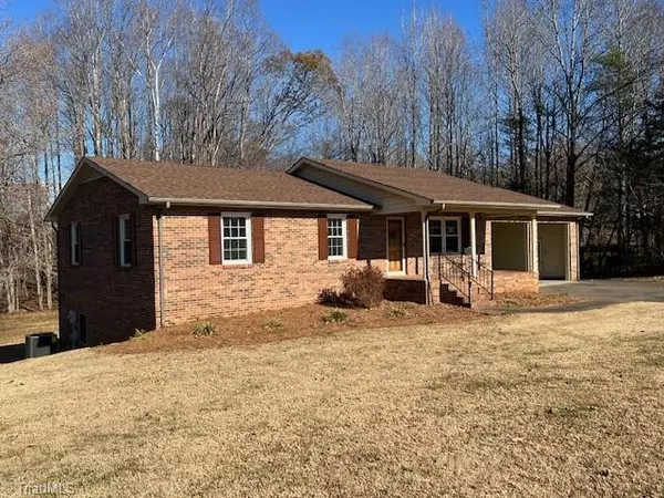 3249 Shacktown RD, Yadkinville, NC 27055