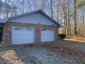 174 Huckle PL, Lexington, NC 27292