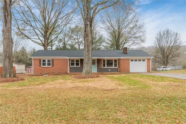 2012 Chesapeake DR, Rural Hall, NC 27045