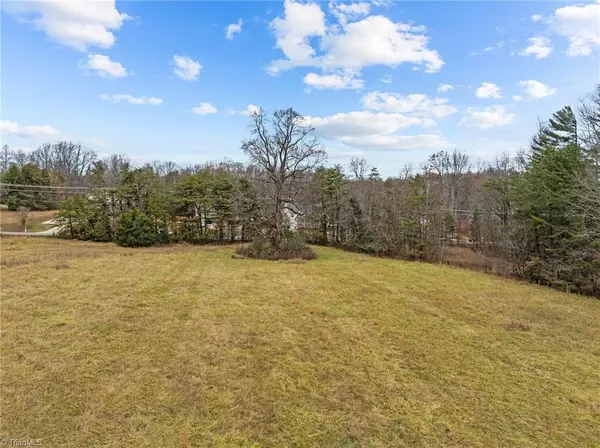 9 Warren RD, Kernersville, NC 27284