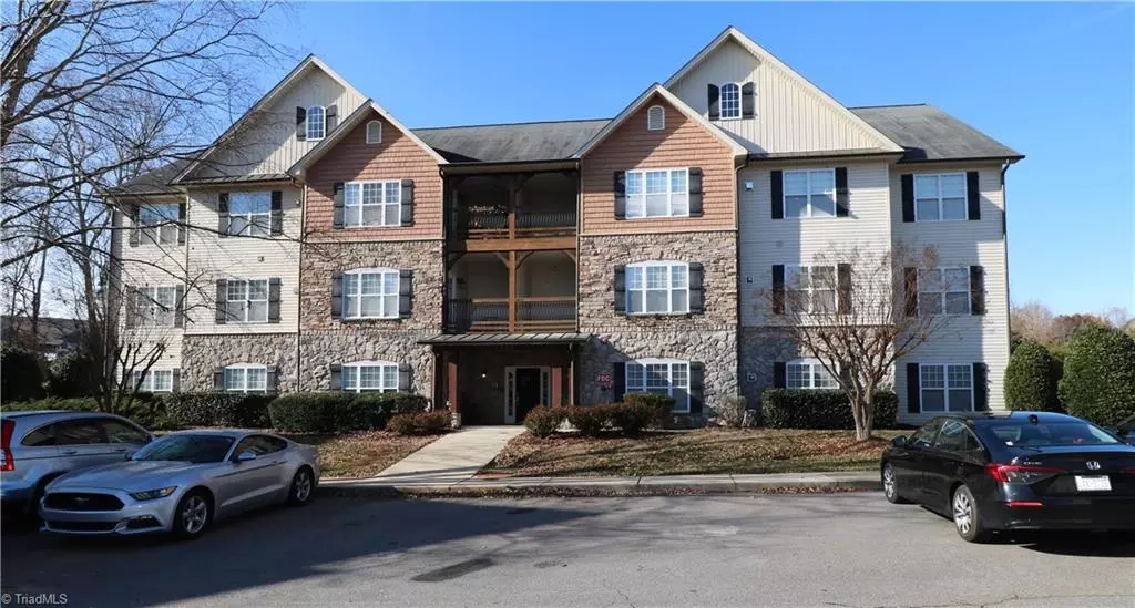 4752 Tatton Park CIR #1B, Winston-salem, NC 27103