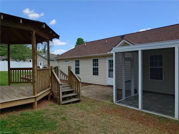 Rural Hall, NC 27045,9544 Oakbrook Ridge