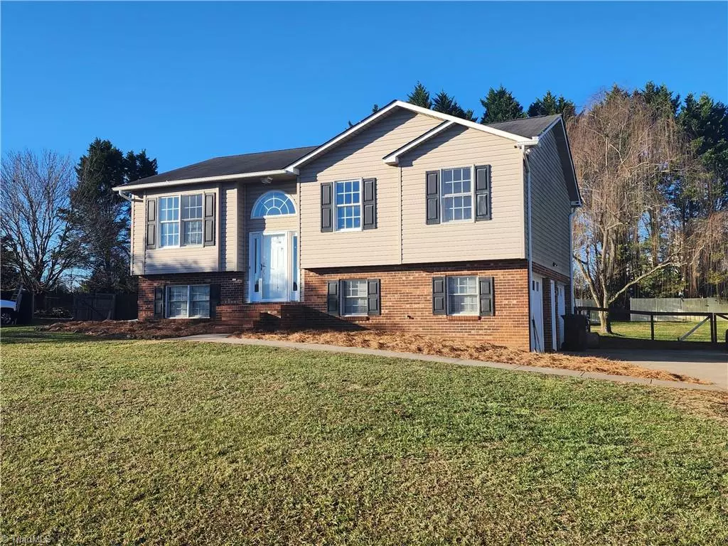 Yadkinville, NC 27055,216 Pierce LN