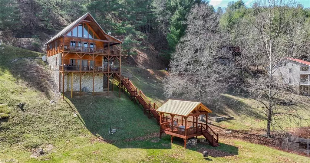 14 River Front DR, Piney Creek, NC 28663