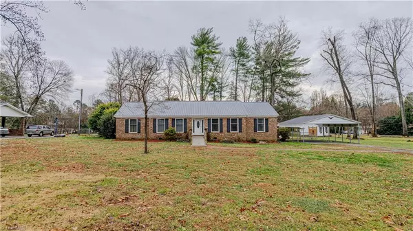 921 Dogwood LN, Graham, NC 27253