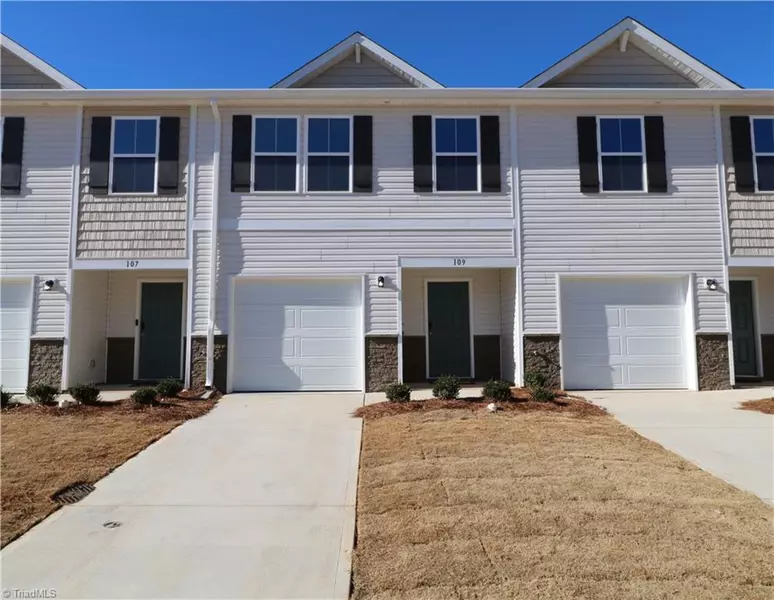 109 Slope LN, Advance, NC 27006