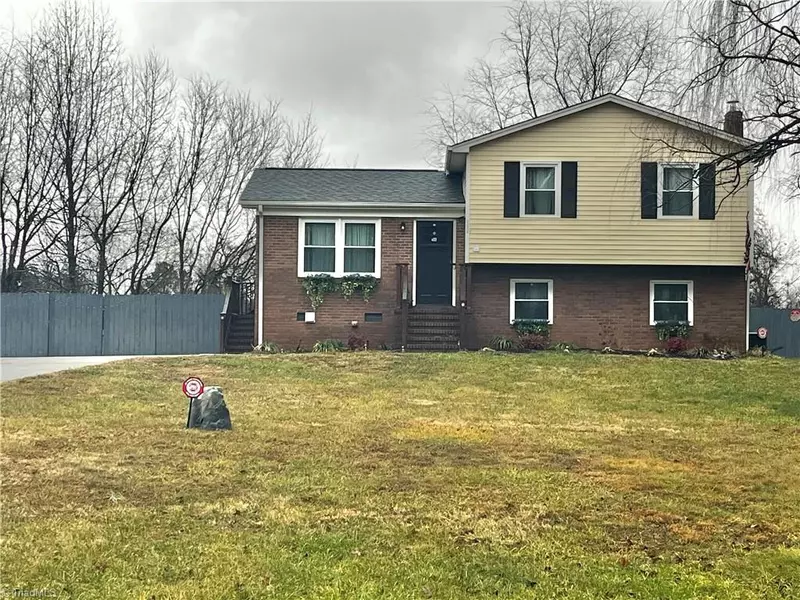 614 White Pines Country Club RD, Mount Airy, NC 27030