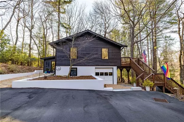 Roaring Gap, NC 28668,83 Laurel LN