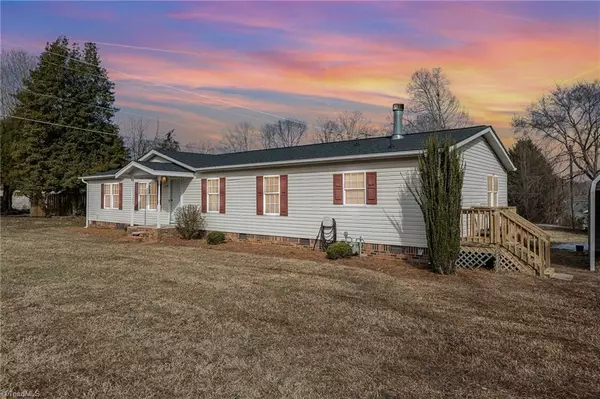 6295 Holder RD, Clemmons, NC 27012