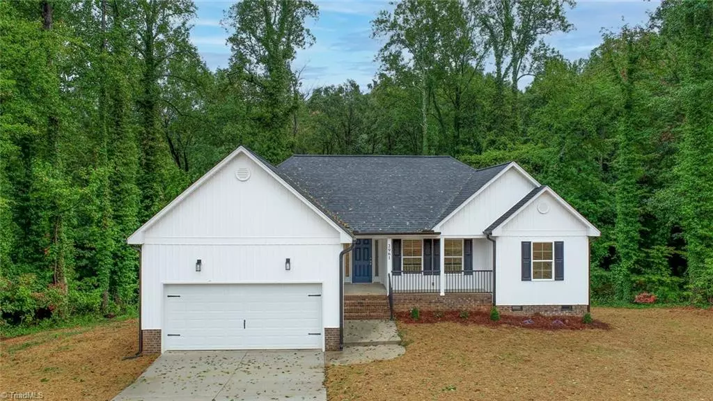 2961 Martin ST, Walkertown, NC 27051