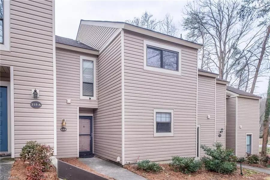 215 Village LN #B, Greensboro, NC 27409