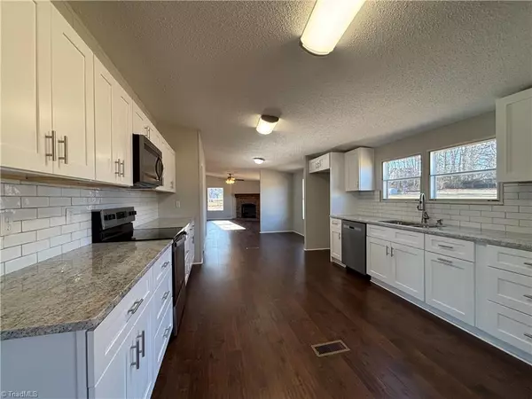 Hamptonville, NC 27020,1852 Petty RD