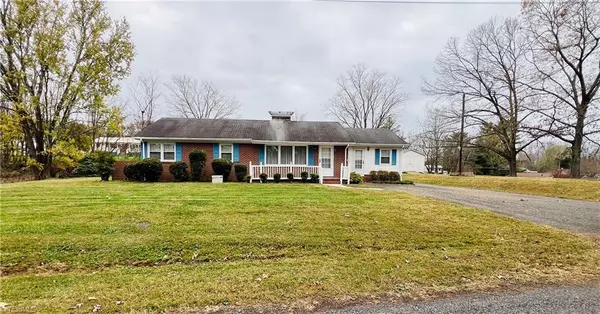 221 Hunter RD, Mount Airy, NC 27030