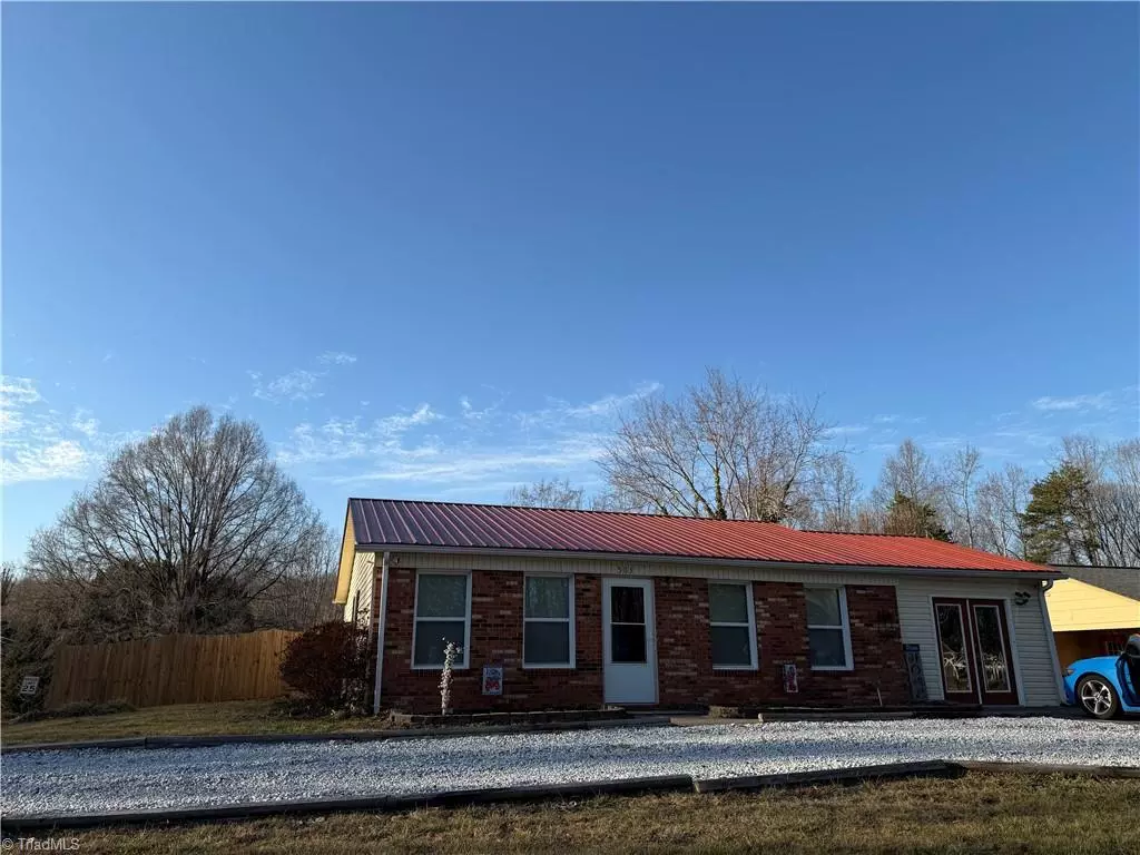 King, NC 27021,503 Weatherford DR