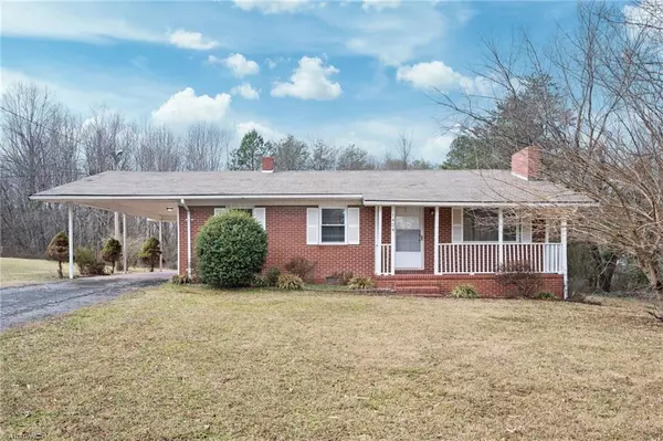 1424 Park DR, Mount Airy, NC 27030