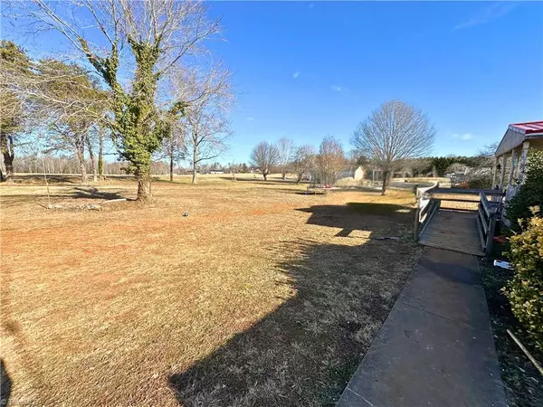 Mocksville, NC 27028,458 Deadmon RD