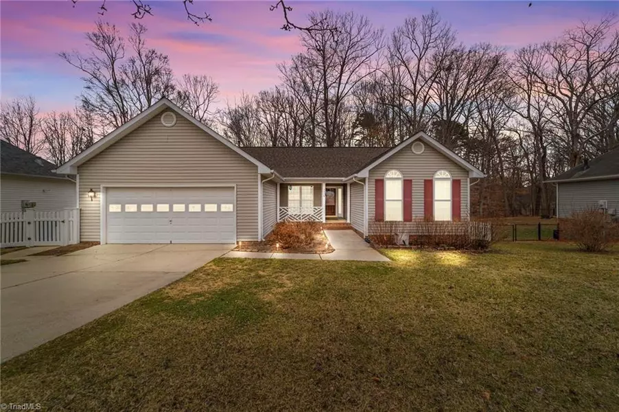 1235 Somerset Crossing LN, Kernersville, NC 27284