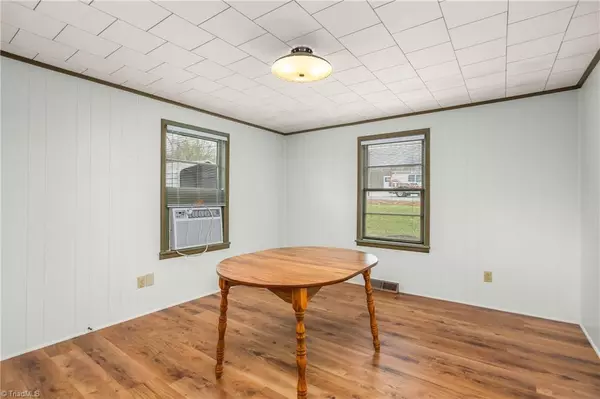 Thomasville, NC 27360,272 Sunset DR