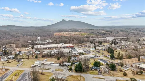 Pilot Mountain, NC 27041,208 Crestwood DR