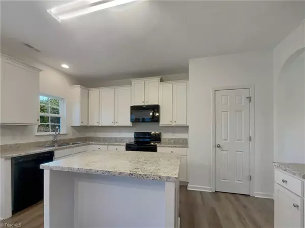 Burlington, NC 27217,463 Brassfield DR