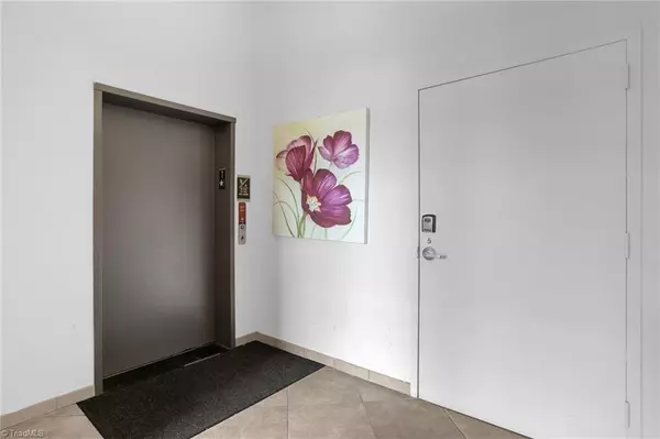 Greensboro, NC 27408,2920 Martinsville RD #302