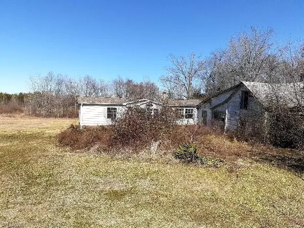Stoneville, NC 27048,211 Saunders RD